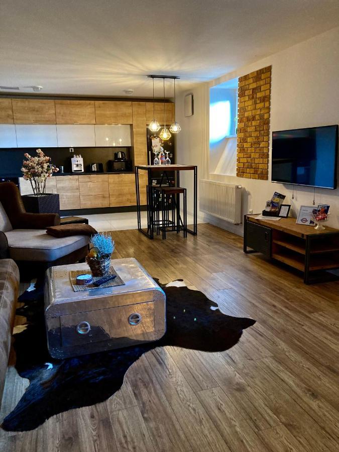 Underground Apartment Bratislava-Nivy Buitenkant foto
