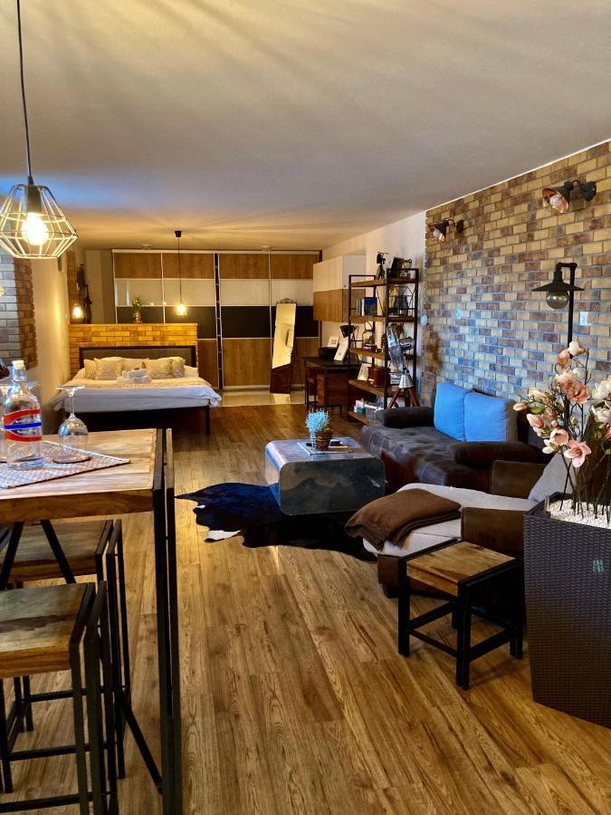 Underground Apartment Bratislava-Nivy Buitenkant foto
